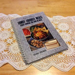 Vintage cookbook -  Tupperware Family-Favorite
